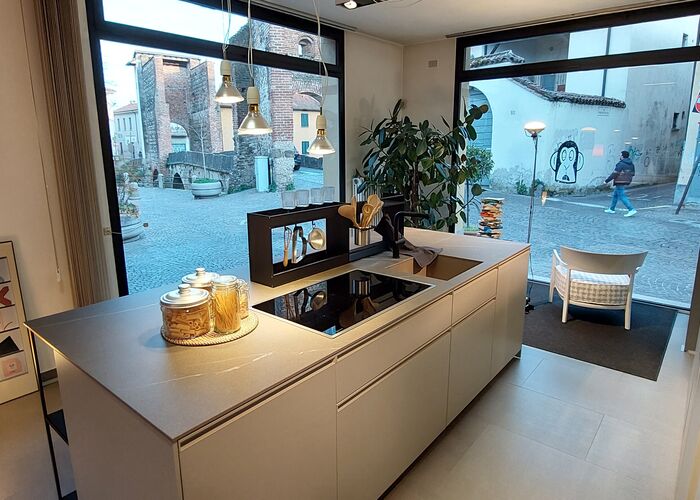 Aprile 2022. EUROMOBIL. Nuova collezione di cucine.